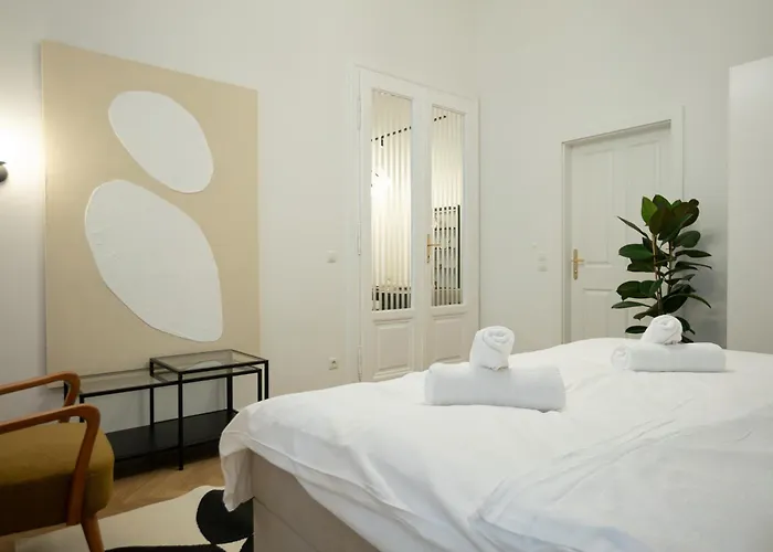 Spacious 3br Escape With Sauna And Billiard *